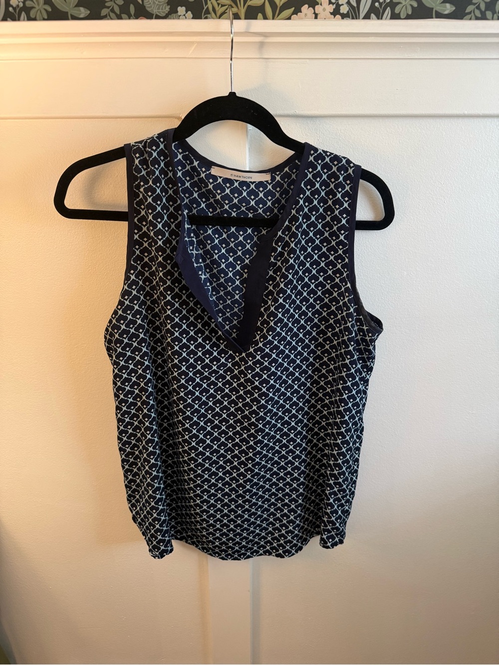 41 Hawthorn Navy and White Geometric V-Neck Sleeveless Top